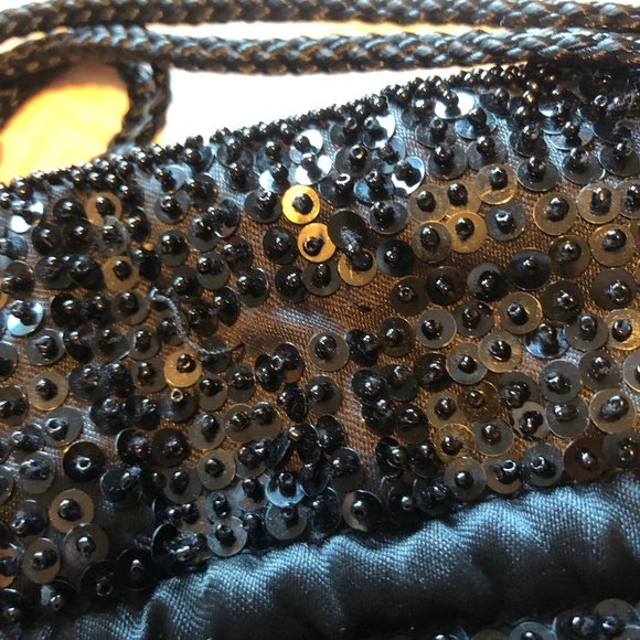 Fun little beaded and sequined black pouch with sling. New or like new - Picture 6 of 6